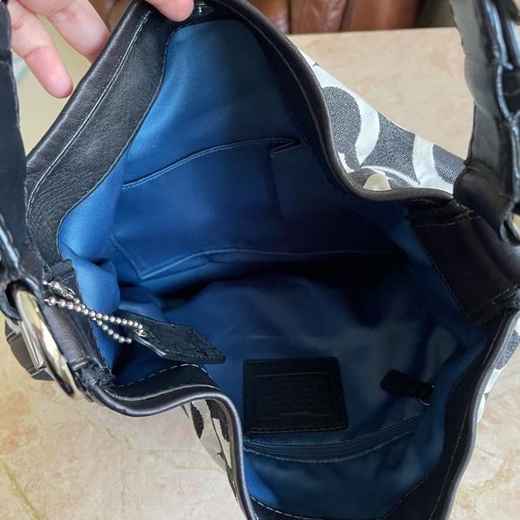 coach monogram tote bag in black and white - Picture 6 of 7